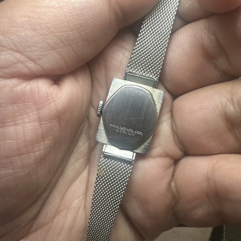 Working Vintage Timex Ladies Silver Dainty Watch Manual Wind Mesh Band 17mm 7in